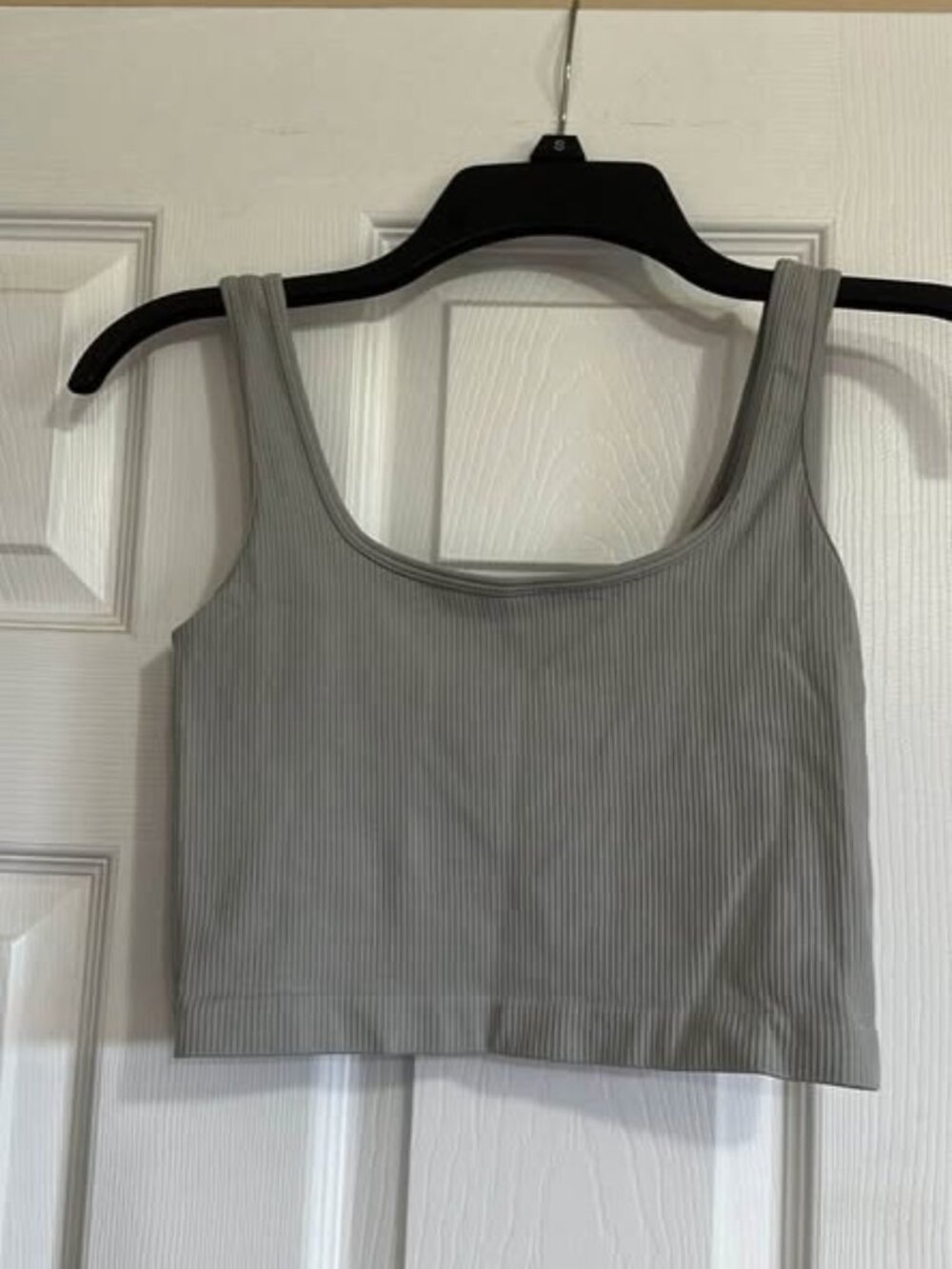 Cropped tank top size medium ￼